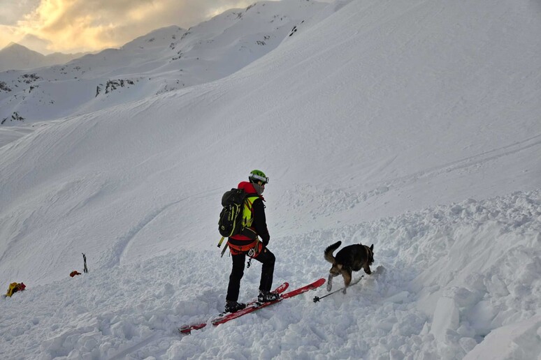 SALVI SOCCORRITORI COLPITI DA SECONDA VALANGA IN VAL SENALES