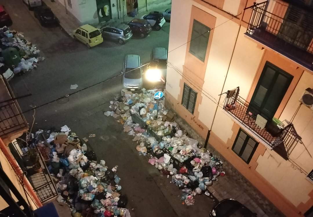 Vergognosa discarica in via de borch *segnalazione*