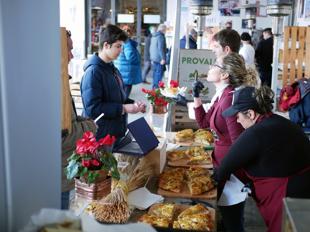 A sanlorenzo mercato la sfida culinaria piï¿½ attesa dell'anno: lo sfincione fest sanlorenzo