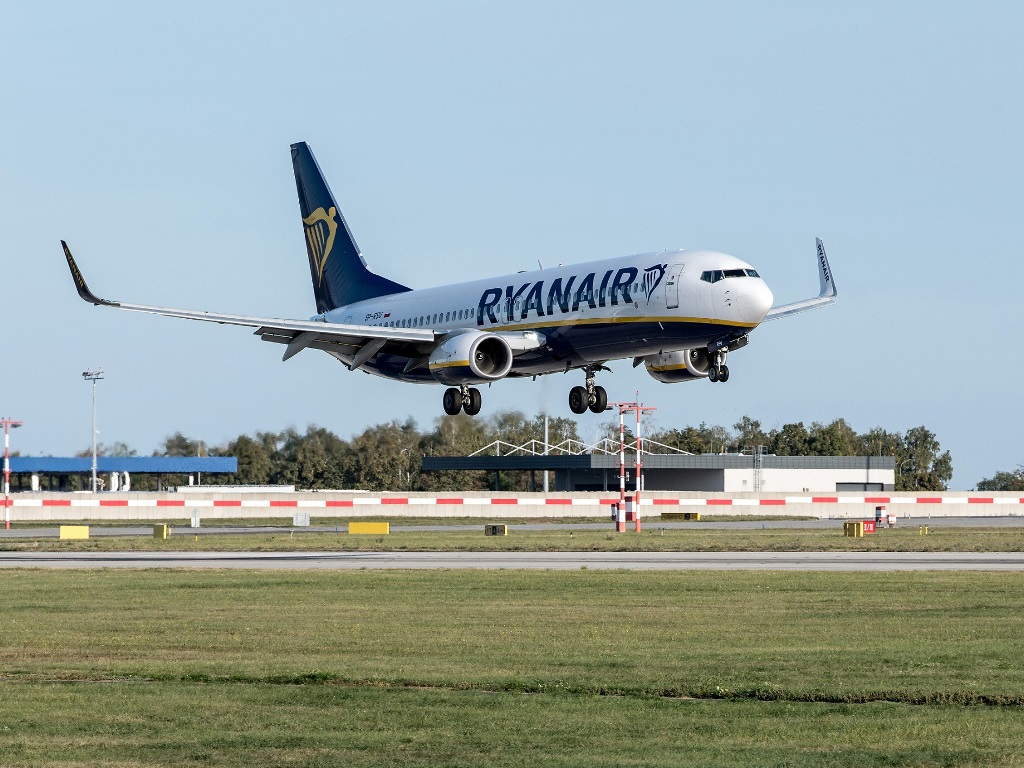 Volo in ritardo ryanair pisa - palermo, coppia palermitana riceve 500 euro come indennizzo