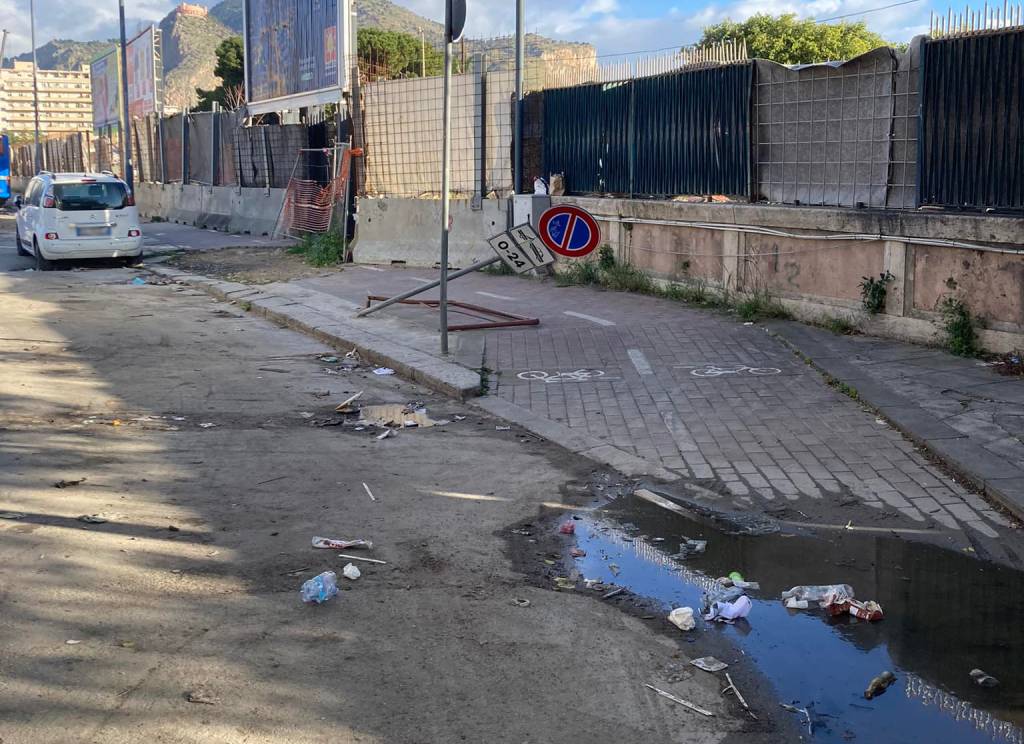 Palermo, pista ciclabile via crispi e via piano dell'ucciardone impraticabile *segnalazione*