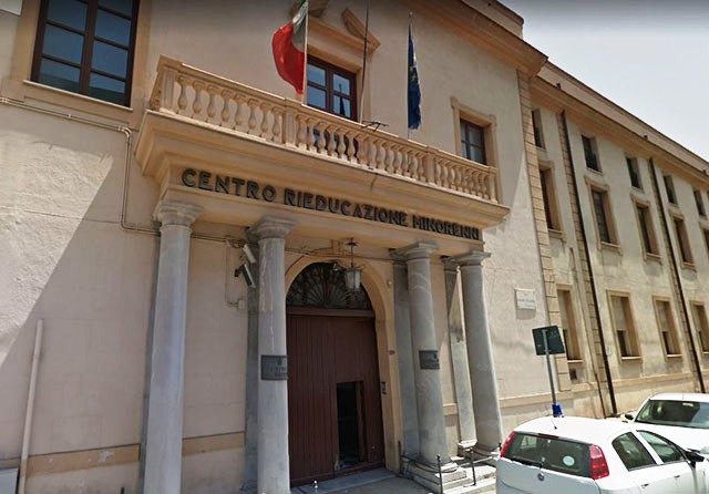 Detenuti del carcere minorile di palermo ingoiano pile e schede tv, sappe: ''avevano giï¿½ incediato celle ma non sono stati trasferiti. giustizia allo sfascio''