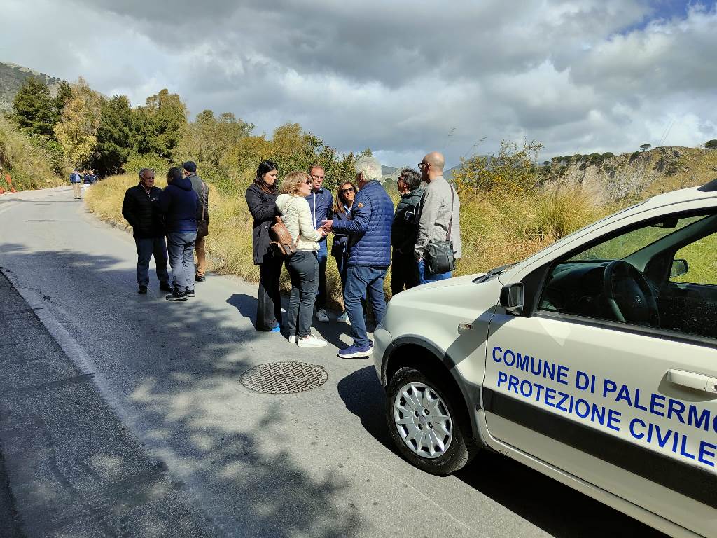 Costone roccioso pericolante a palermo, sopralluogo della terza commissione consiliare in via ruffo di calabria